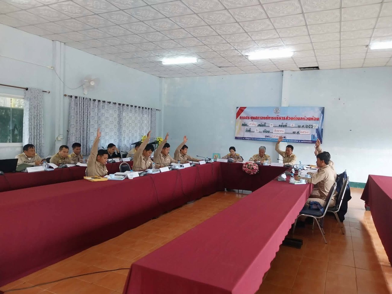 ประชุมสภาองค์การบริหารส่วนตำบลห้วยห้อม เรื่องรับหลักการข้อบัญญัติ งบประมาณรายจ่ายประจำปี พ.ศ.2570